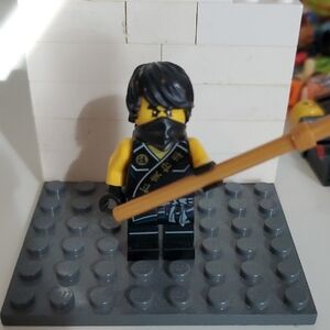 Lego Ninjago : Cole (Tournament Robe) Minifigure (njo114) From 70753 Lava Falls